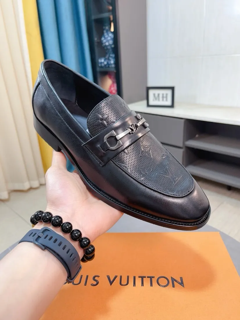 Men's Men's Shoes 💰458🌹🌹Niuli [LV] Louis Vuitton's new open-edge pigskin shoes are the most popular classic. Synchronized with the official website, the upper adopts Italian imported upper embossing➕comfortable cowhide lining, fashionable atmosphere, unique brand and unique craftsmanship. Highlighting the hot style of the new year. Stop hesitating, stop wandering, get it now. Code number: 38--44